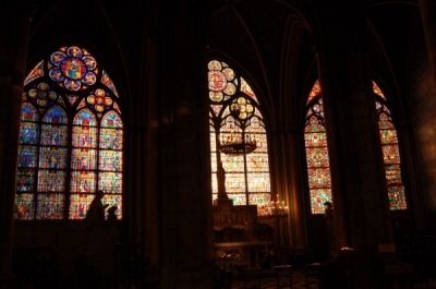 Notre - Dame
sklen?n okna v presbyt?i
