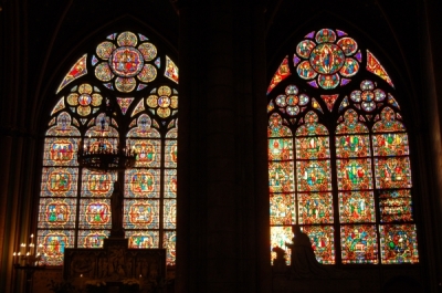 Notre - Dame
sklen?n okna v presbyt?i
