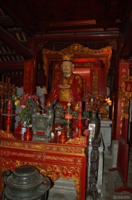 Konfuciova socha v Chrmu literatury
